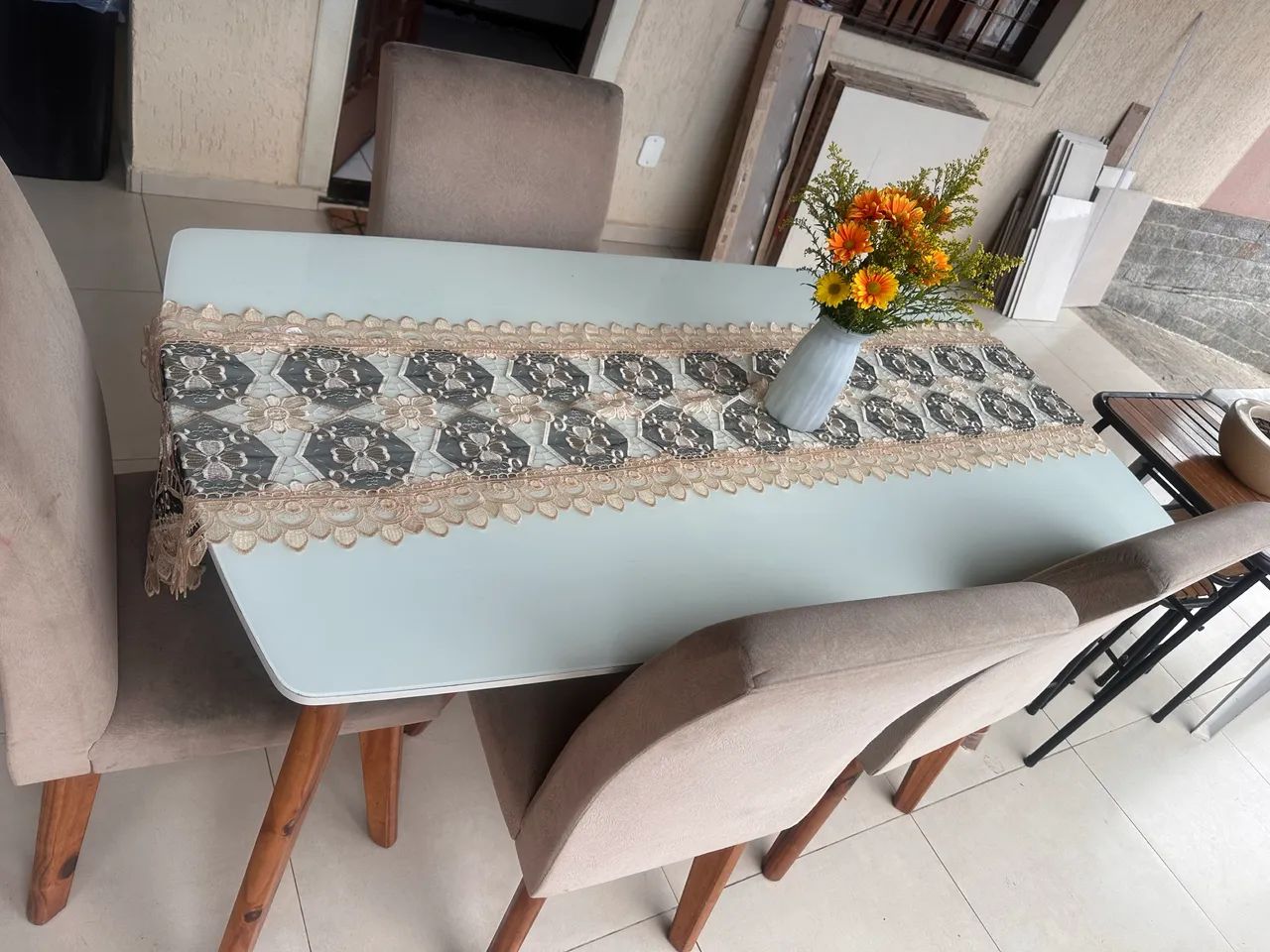 Mesa de tampo de vidro com 6 cadeiras - Foto 2