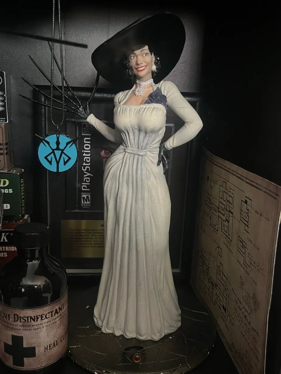 Lady Dimitrescu resident evil estátua 