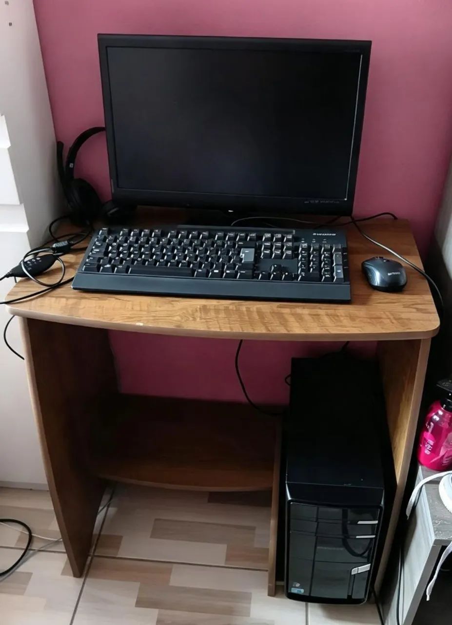 Computador completo vai a mesa junto