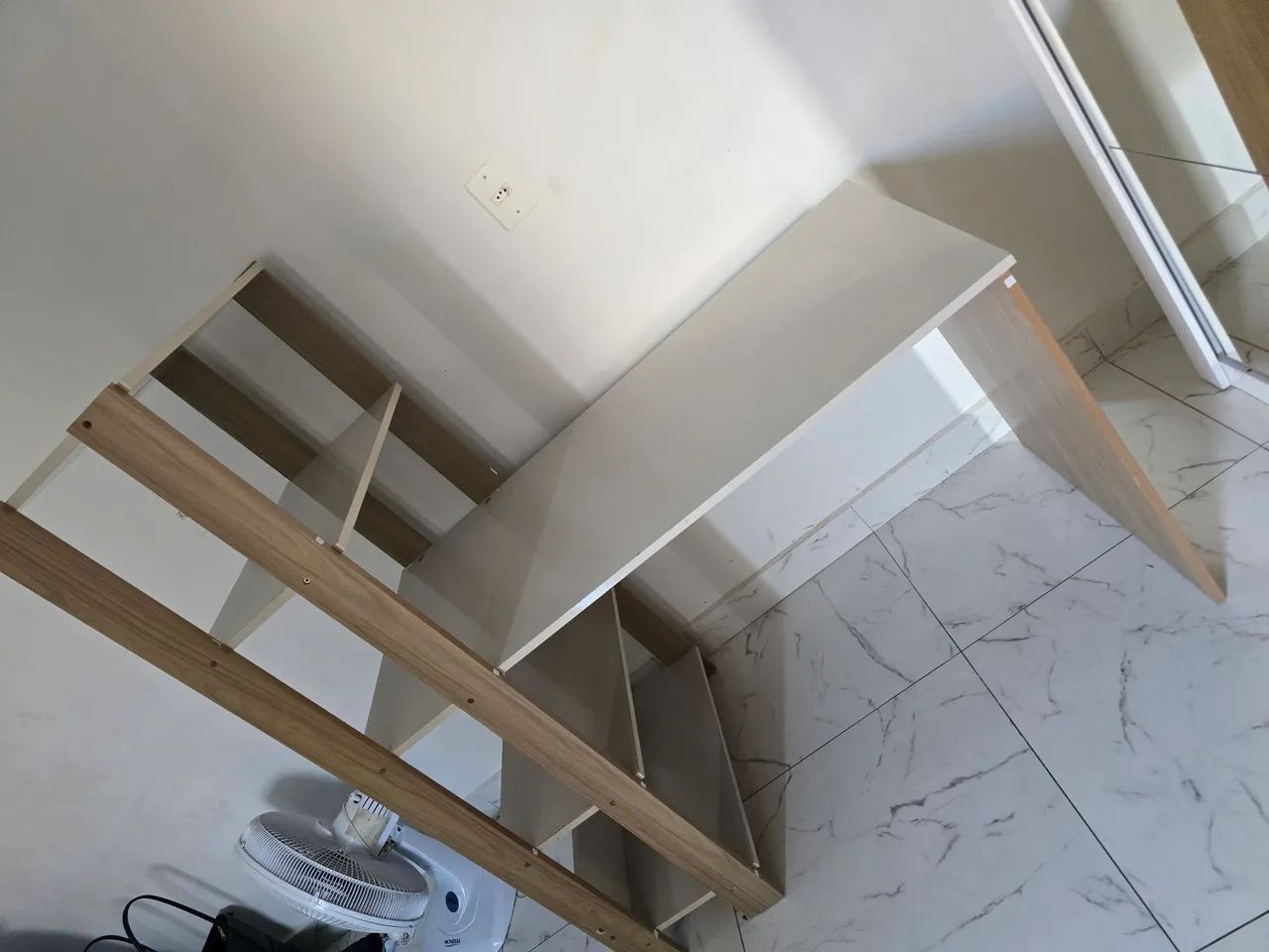 Escrivaninha perfeito estado  - Foto 2