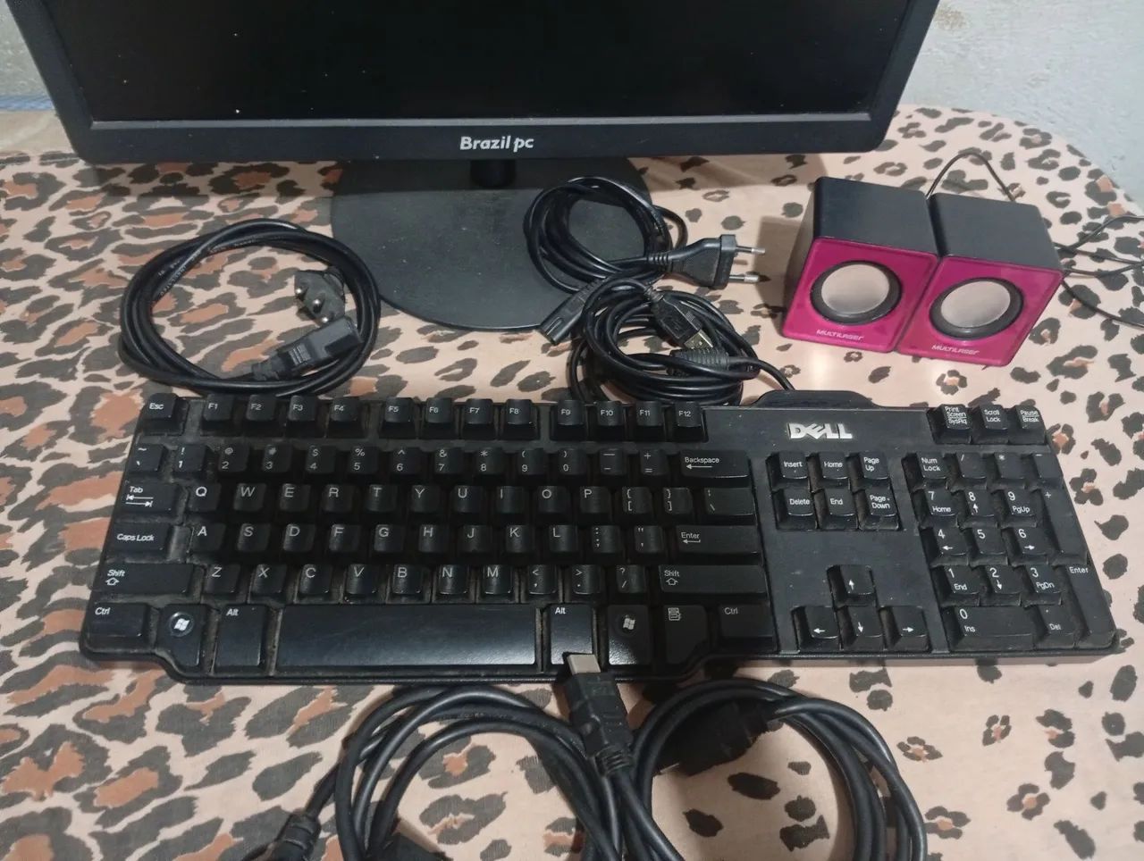 Vendo tela de computador e teclado e é cabo de conectar - Foto 3