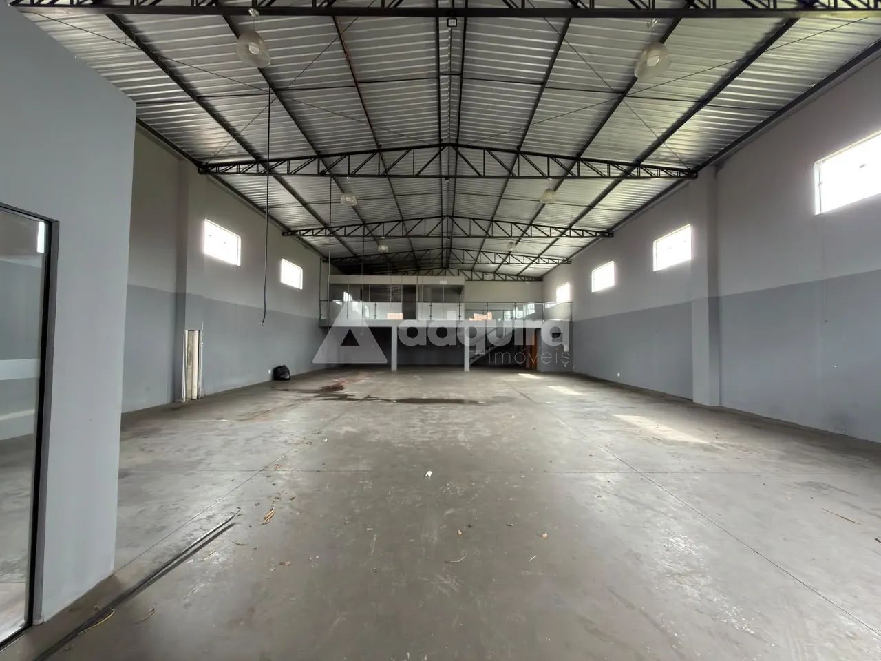 Amplo Barracão Comercial com Mezanino na Nova Rússia - Foto 2