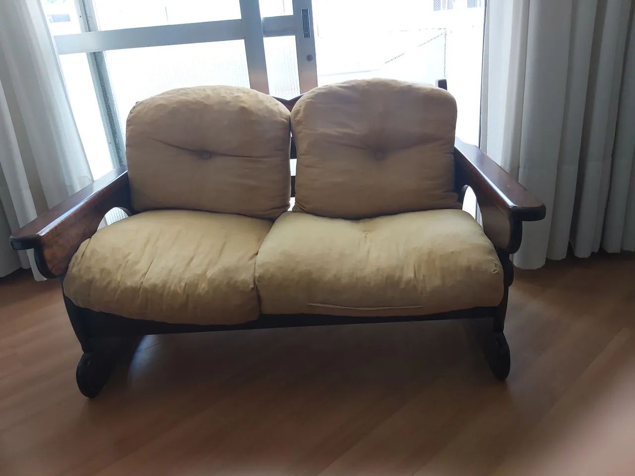 Sofá 2 lugares madeira boa