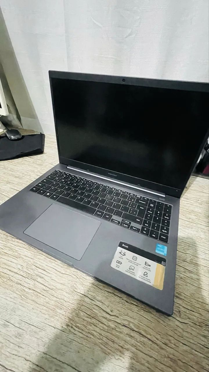 Vendo notebook SAMSUNG semi novo.