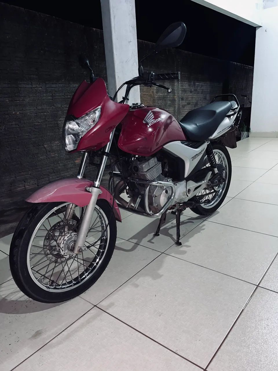 Vende-se moto 