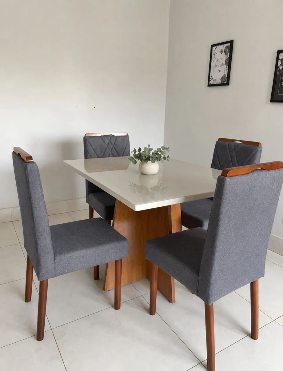 Mesa de Jantar com 4 cadeiras - Promoção 