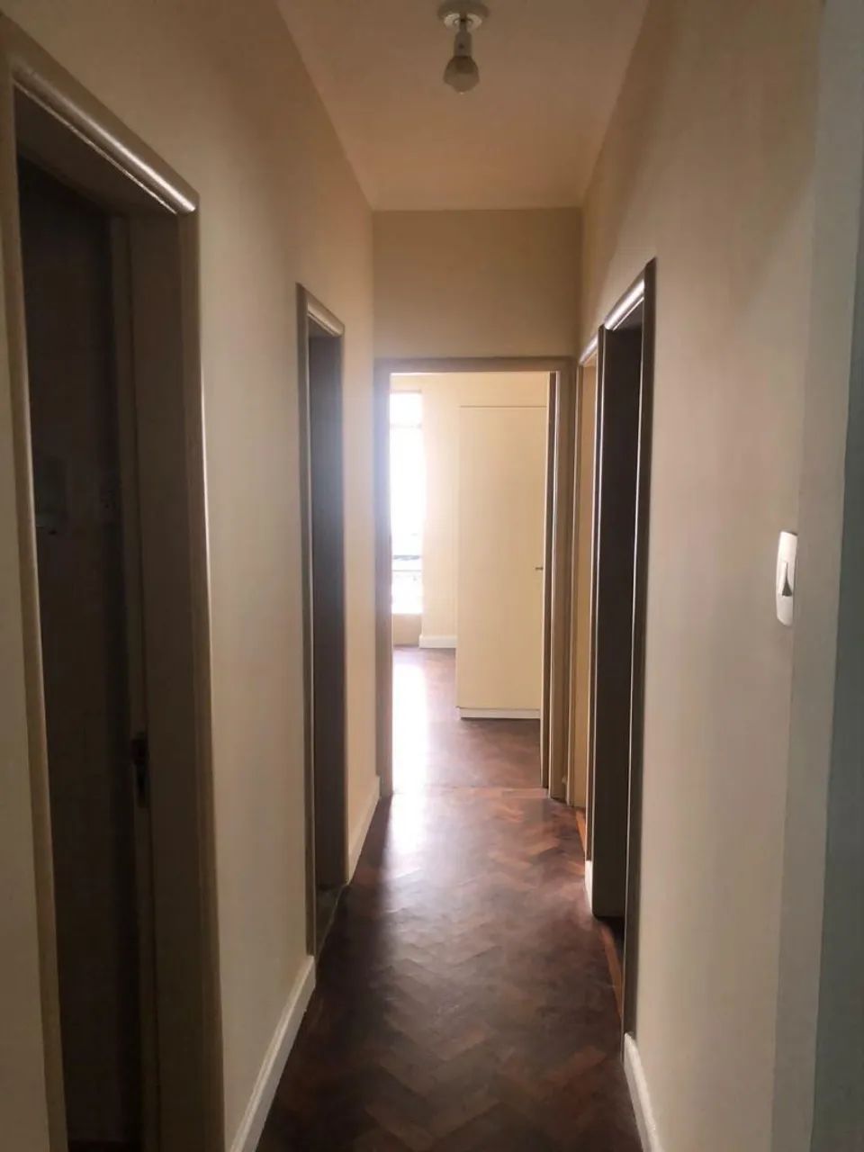 Alugo 2 quartos(centro de Curitiba)