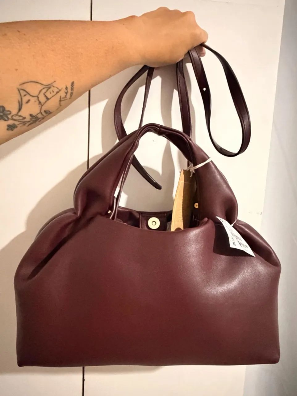 Bolsa média cor vinho 