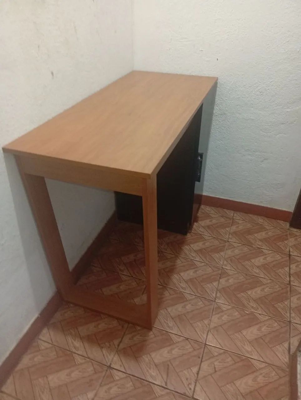 Vendo escrivaninha semi nova  - Foto 2