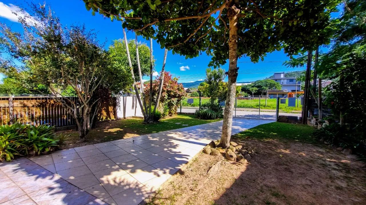 Casa com 4 dormitórios no bairro Morrinhos em Garopaba-SC - Foto 3