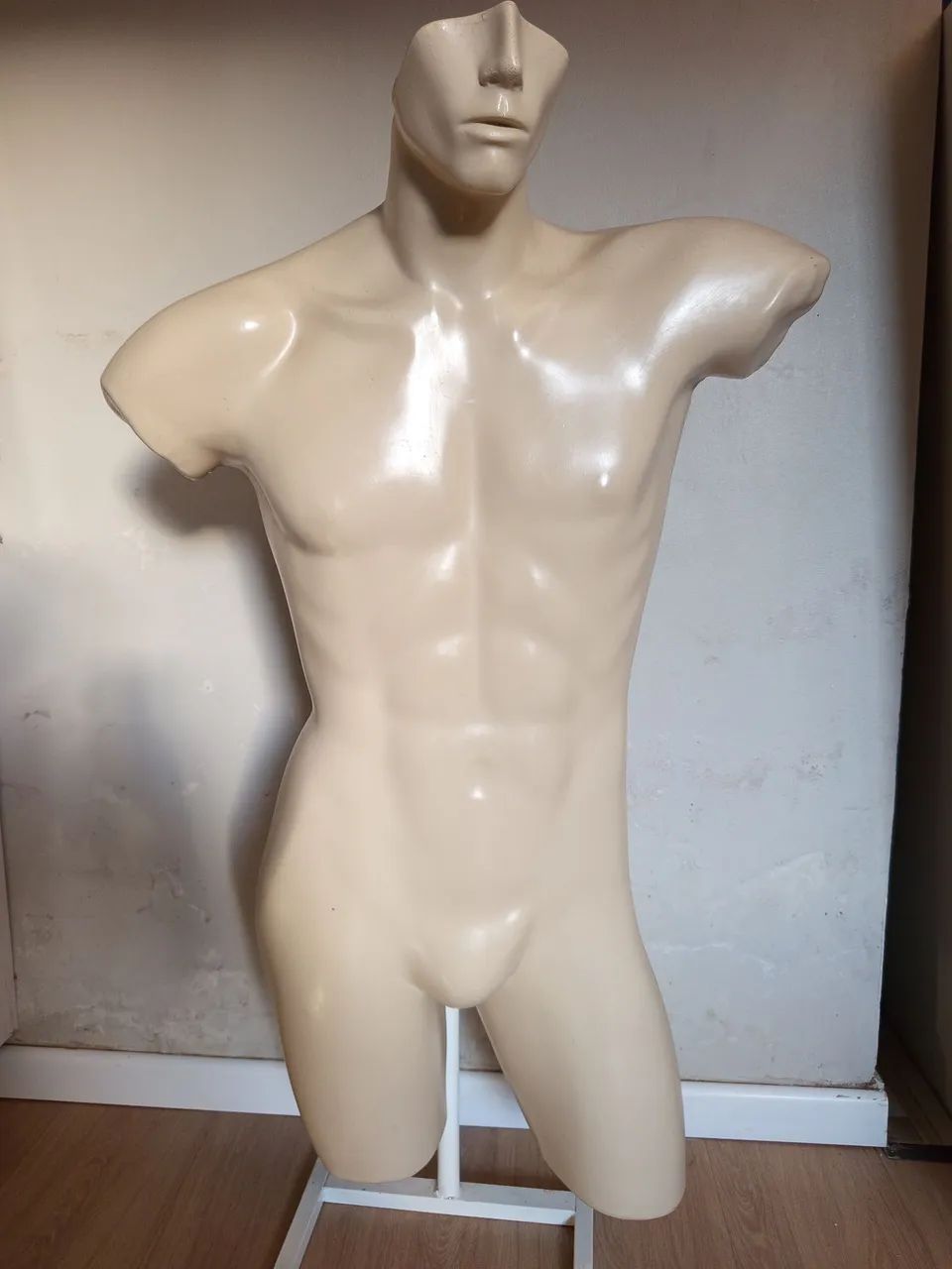 Manequim meio corpo masculino