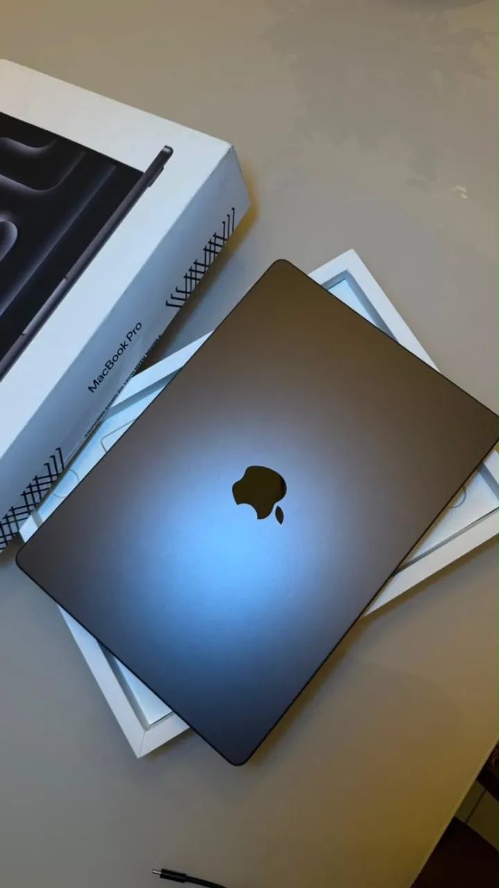 MacBook Pro 14" M3 Pro 18GB 512GB Space Black  - Foto 2