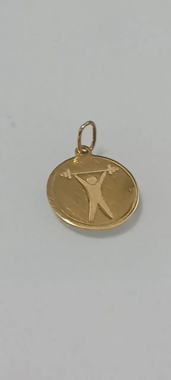 Pingente de ouro musculação 