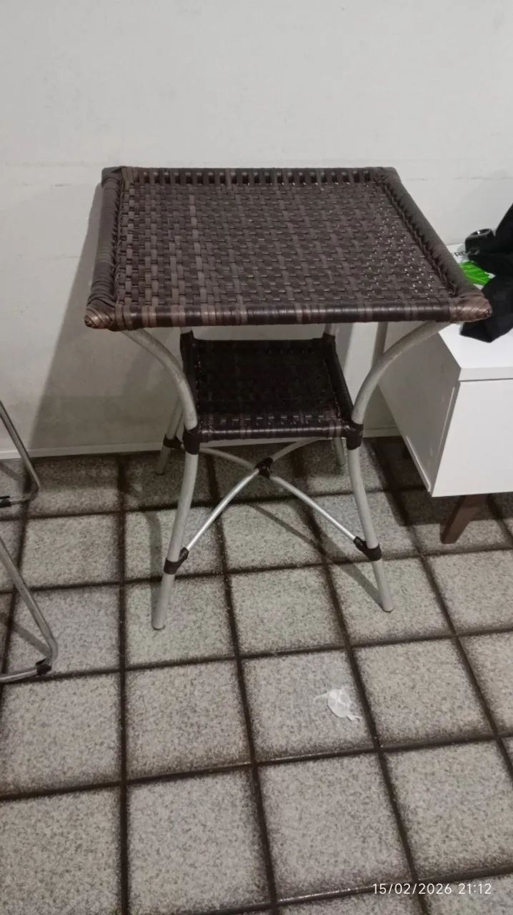 Conjunto de mesa e cadeiras - Foto 2