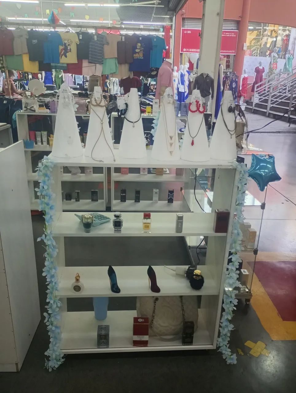 Loja de cosméticos toda montada com produtos  - Foto 4