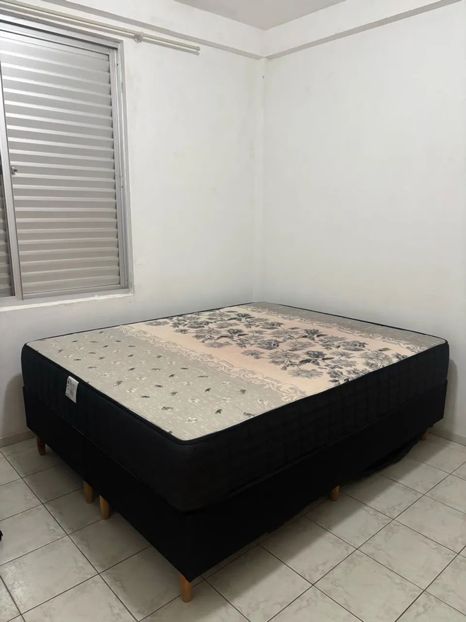 Cama Box Queen
