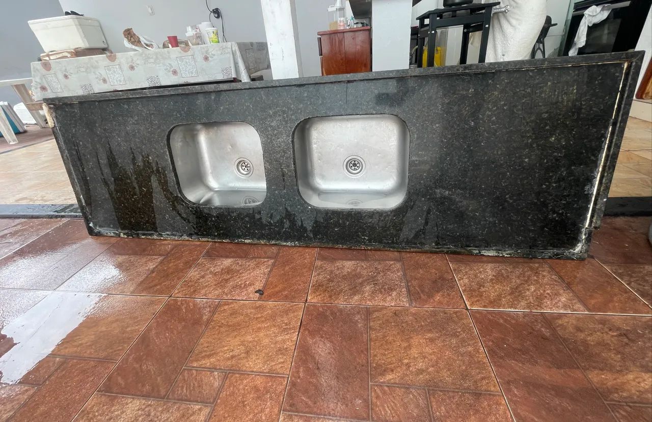 Pia de Granito Preto com Cuba Dupla em Inox - 1,95 m x 60 cm 2