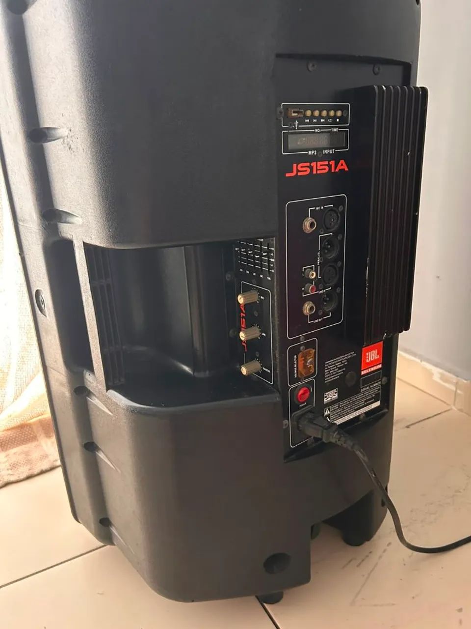 Jbl JS 151a caixa de som ativa  - Foto 3