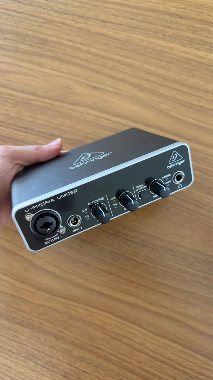 Interface de áudio Behringer U-phoria UMC22 novo 