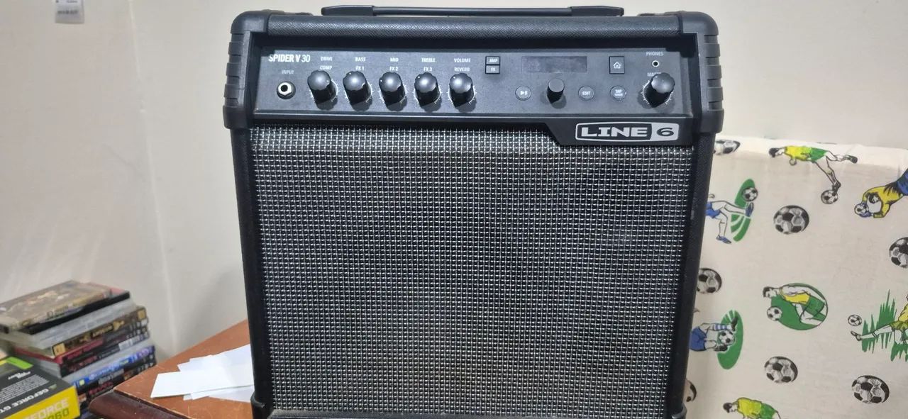 Amplificador Line 6 Spider V com controladora