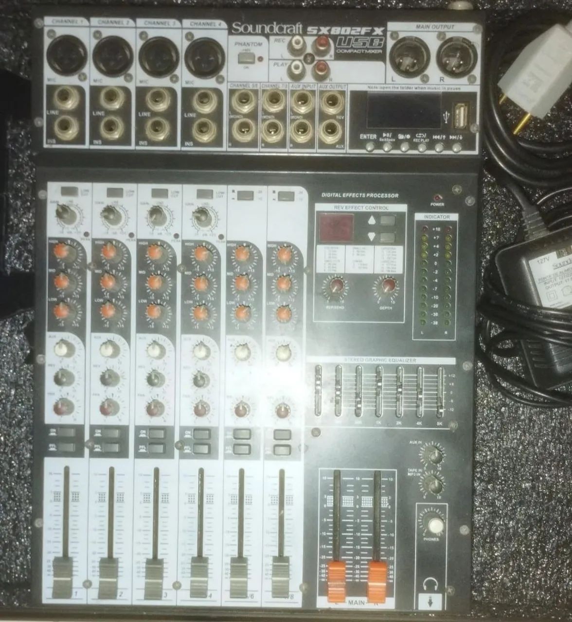 Vendo Mesa de Som