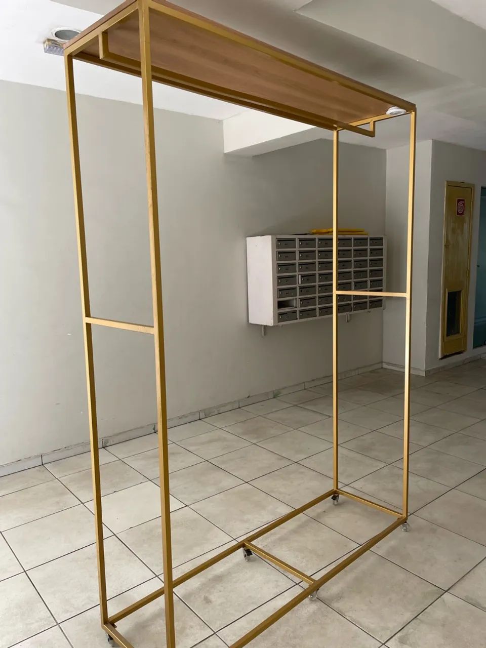 Arara de roupa pra loja ou quarto 