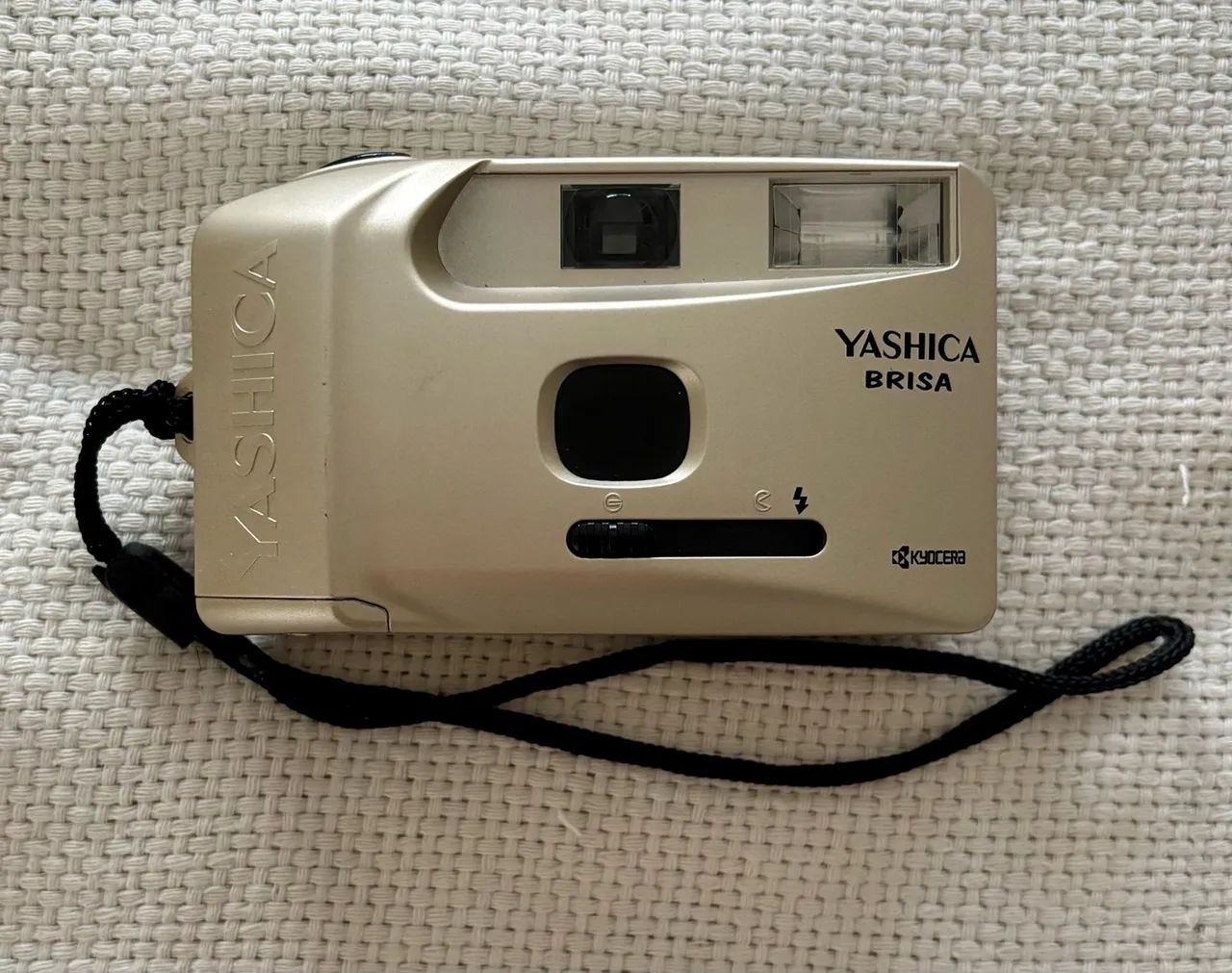 Câmera Yashica Brisa