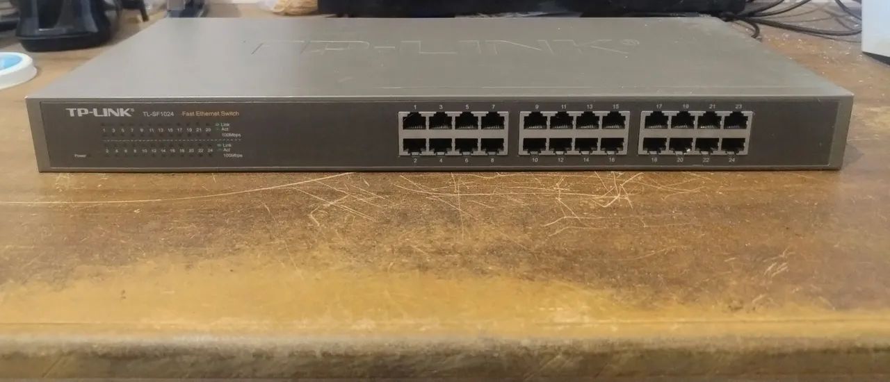Switch TP-Link 24 portas 10/100