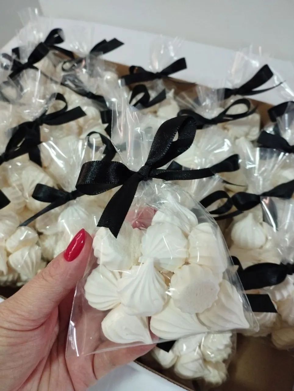 Sacolinha de mini suspiros com tags para festas - Foto 5