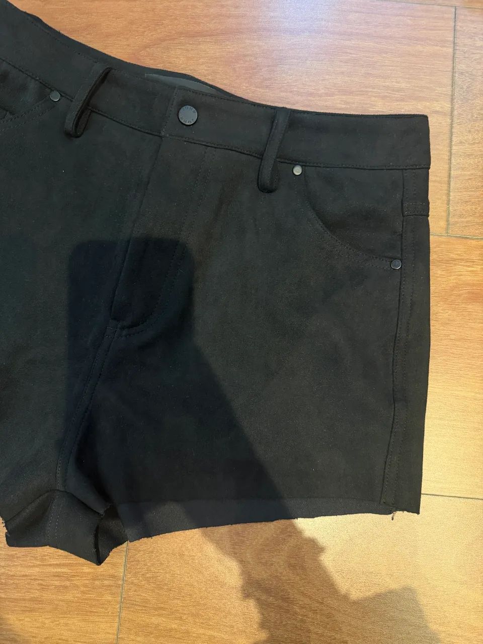 shorts john john black aveludado preto 38 - Foto 3
