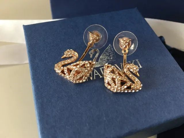 Brinco Cisne com cristais Swarovski - Foto 4
