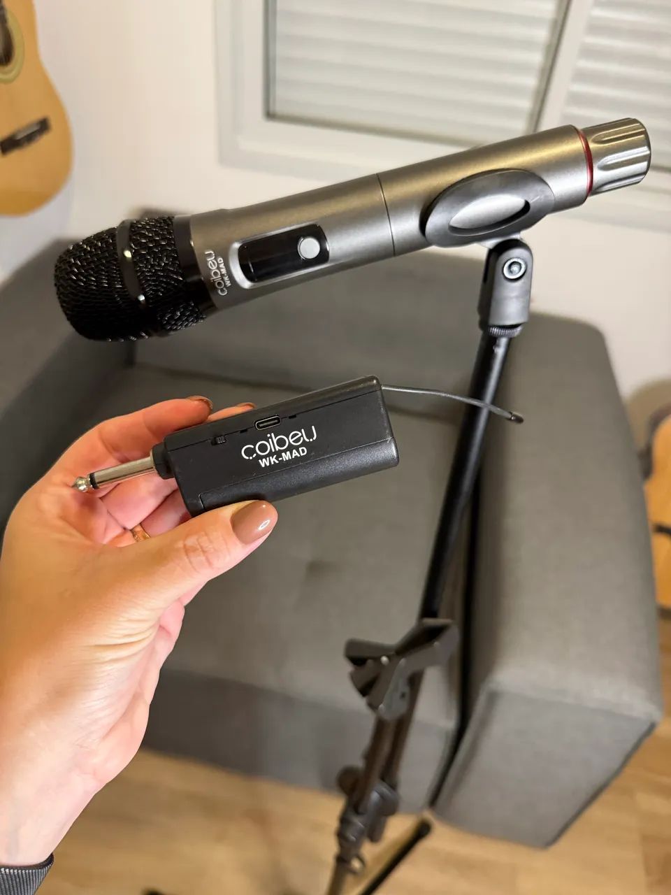 Microfone sem fio coibeu wk-mad com pedestal 