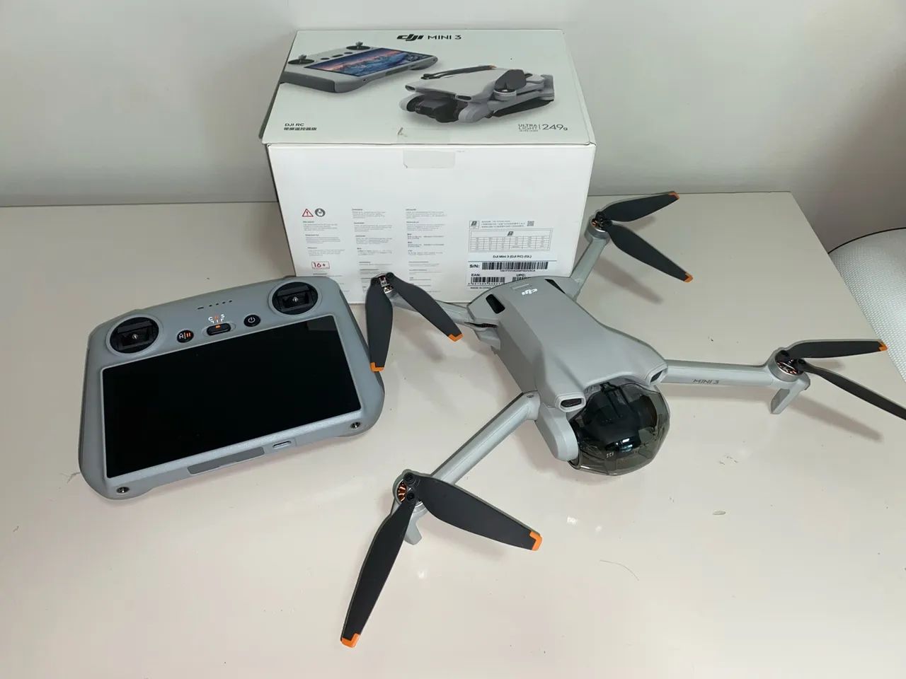 Drone DJI Mini 3 com tela