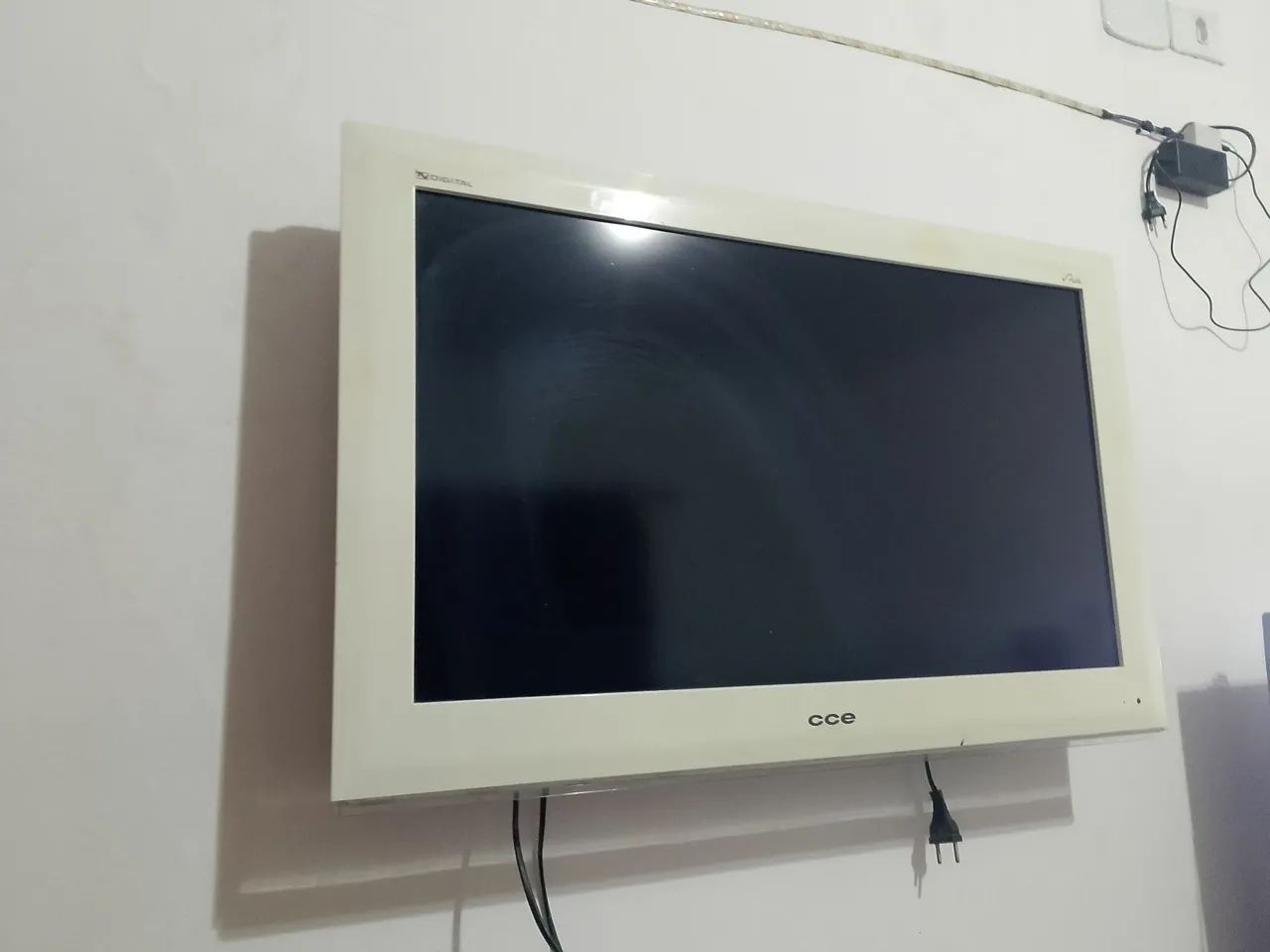 Tv LCD 32" CCE com tv digital( conversor integrado)  - Foto 2