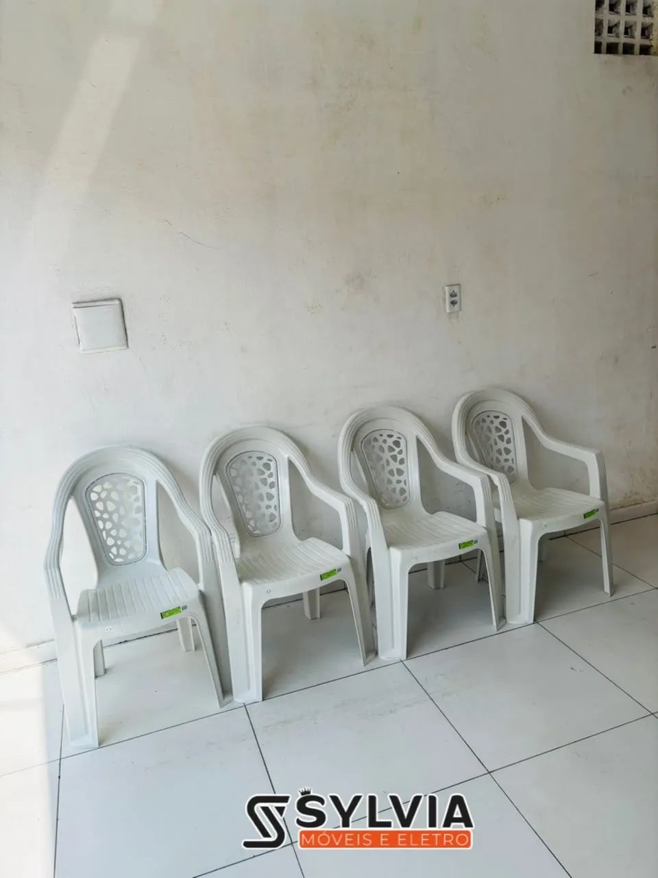 CADEIRAS DE PLÁSTICO COM BRAÇO  - Foto 4