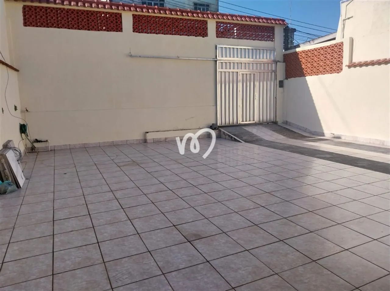 Casa linear, 3 quartos, quintal, 5 vagas - Foto 2