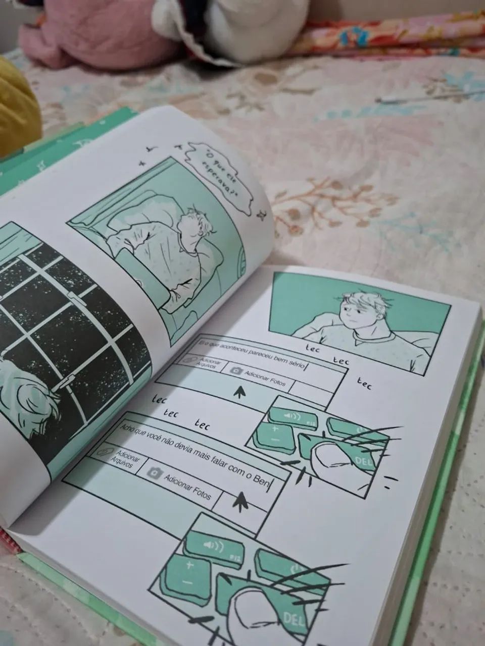 Livros seminovos, nome do livro: Heartstopper (tenho ate o terceiro volume.) - Foto 5