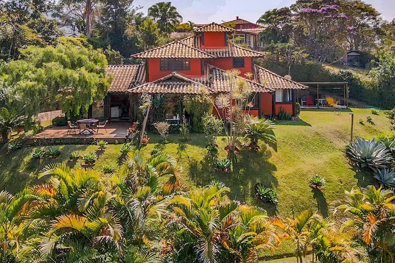 Casa com 4 quartos em condomínio em Araras, Petrópolis.