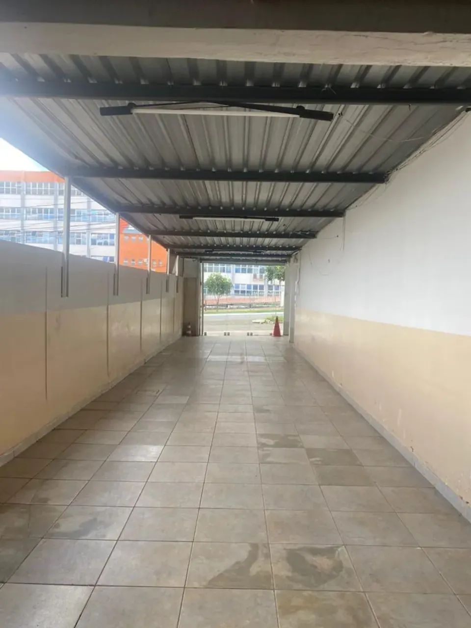 ALUGA-SE PONTO COMERCIAL + CASA AOS FUNDOS NA UNIVERSITARIA - Foto 3