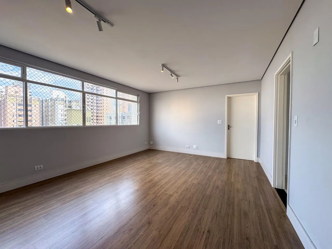 Apartamento para alugar no centro de Londrina Pr com 3 quartos. - Foto 3