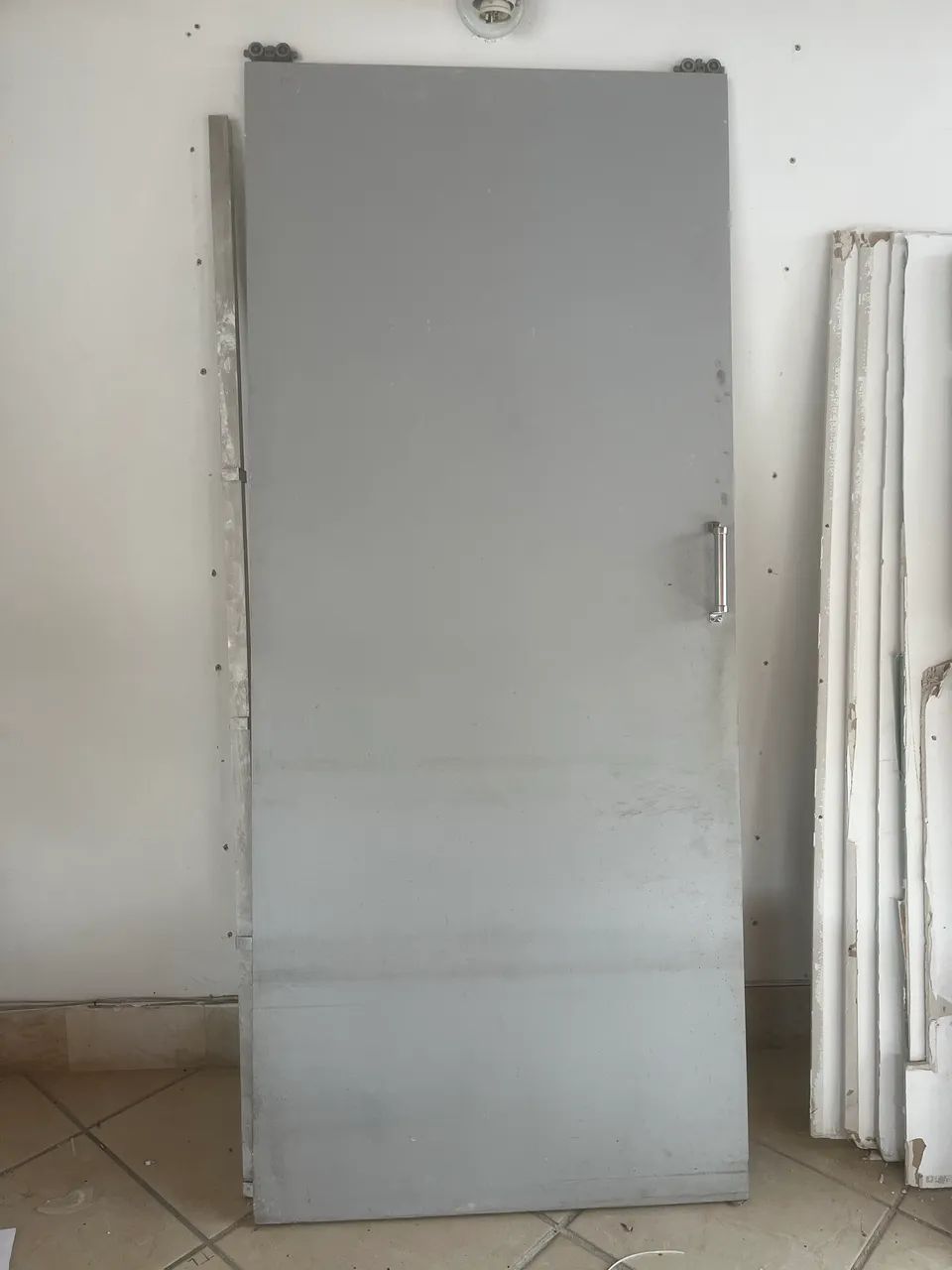Porta de correr com trilho