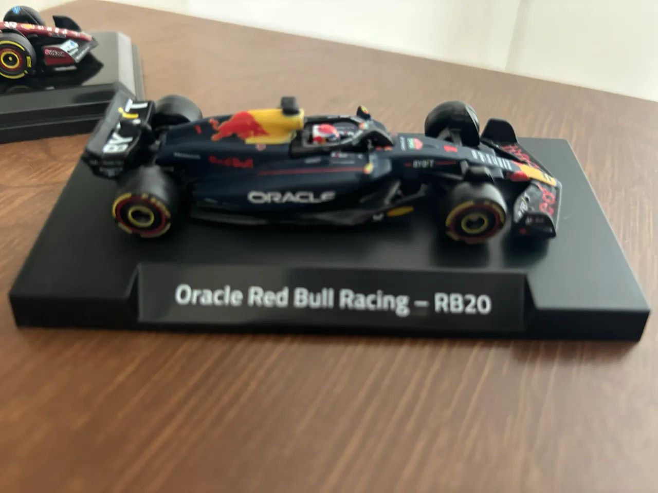 Mini hotwheels 1:64 redbull premium 