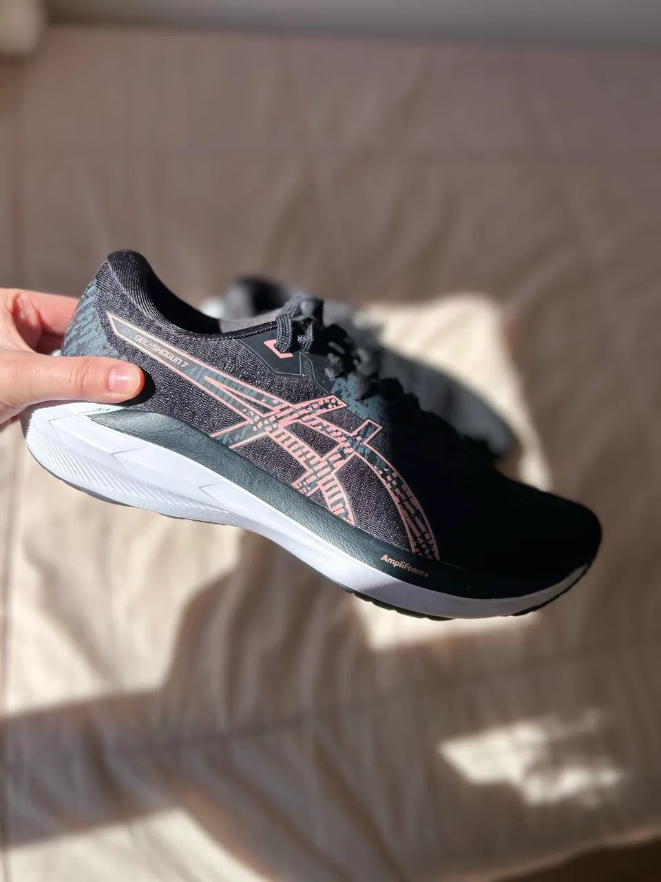 Tênis Asics feminino preto e rosa