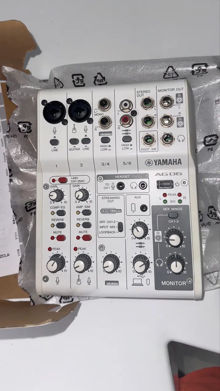 Mesa de som e interface de áudio yamaha AG06