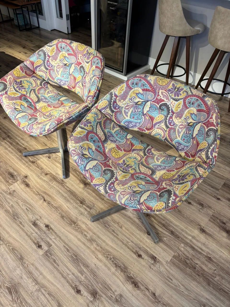 Conjunto duas poltronas estampadas 