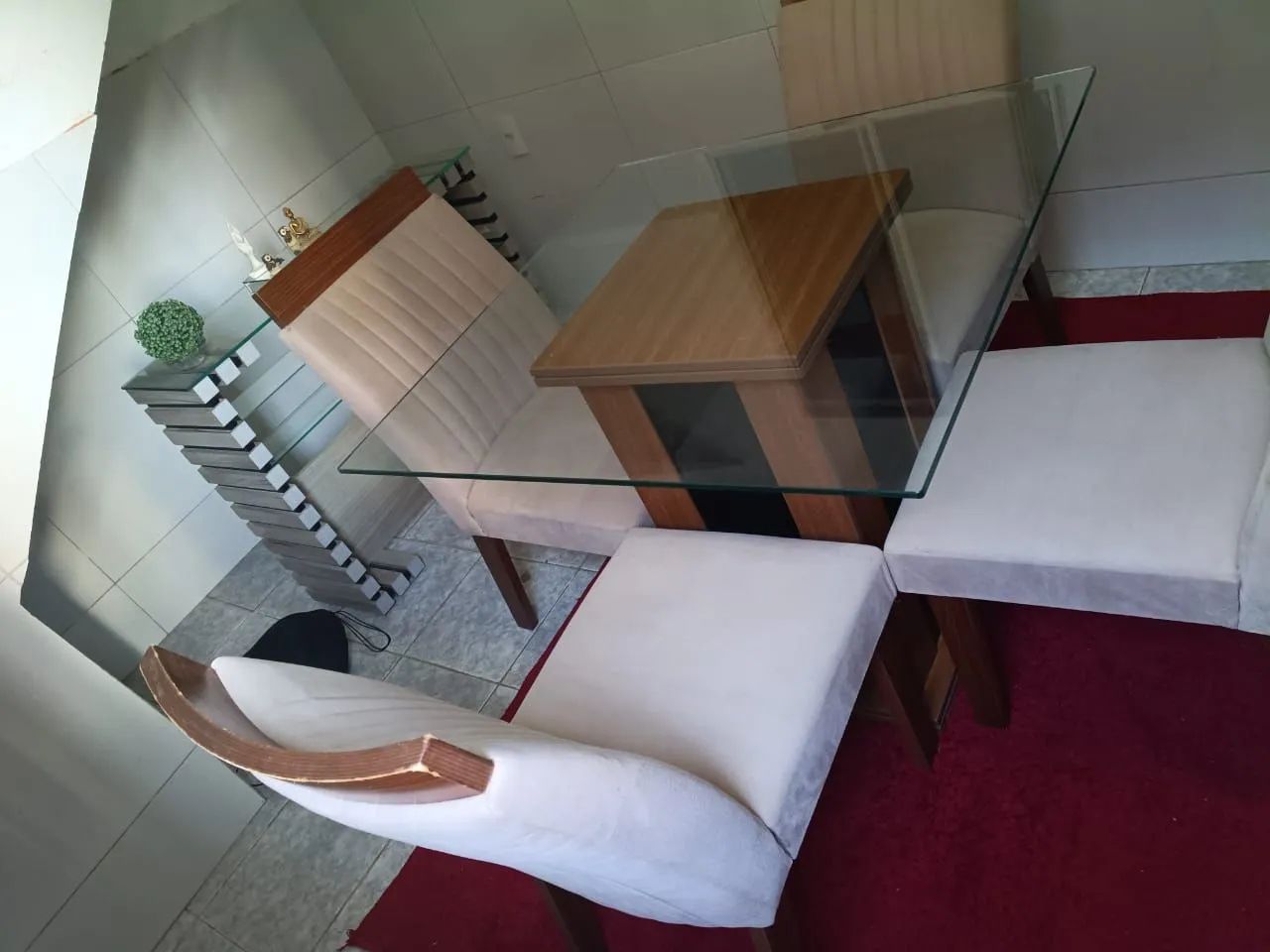 Mesa tampo de vidro e 4 cadeiras  - Foto 4