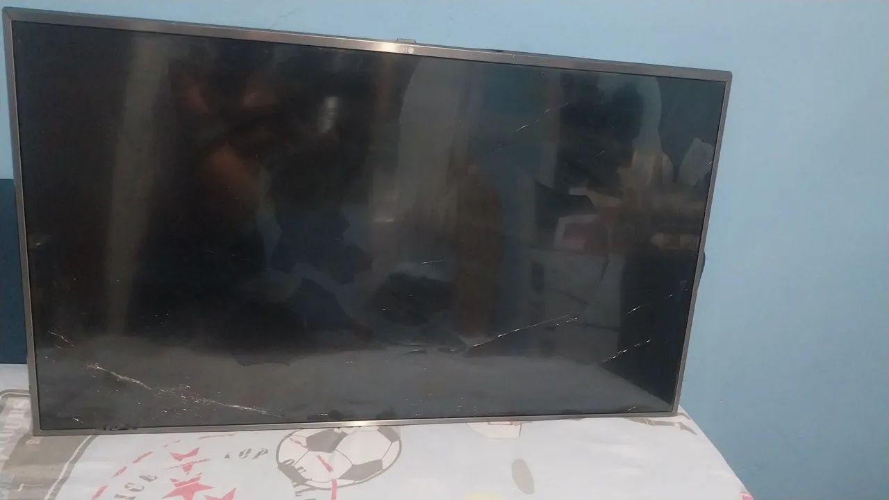 Televisão 49 polegadas , apenas para retirada de peças 