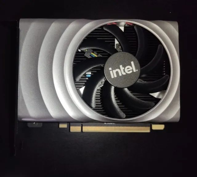 Placa de video Intel Arc A380 - Foto 2
