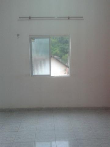 Alugo casa