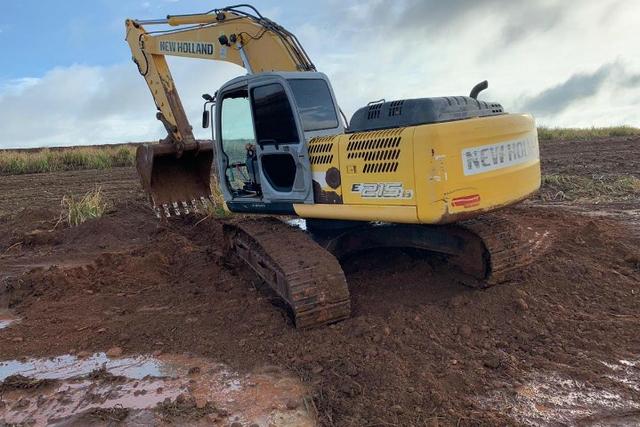 Trator E215 New Holland - 13/13 (ent+parcl)
